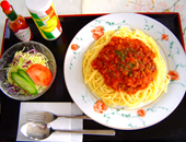 ミートソーススパゲティ（サラダ付き） 